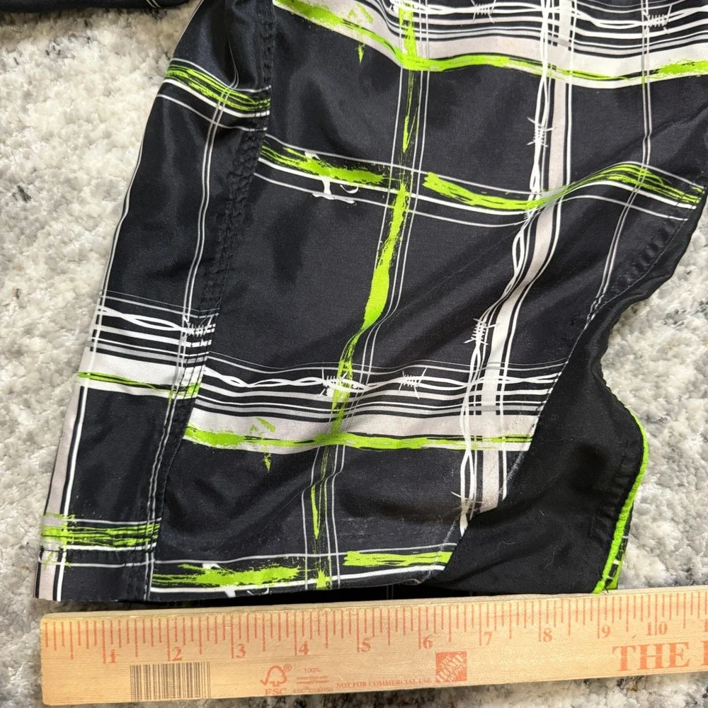 ZeroXposur Mens Board Shorts Black Green‎ Plaid Barbed Wire Swim Trunks M 10/12